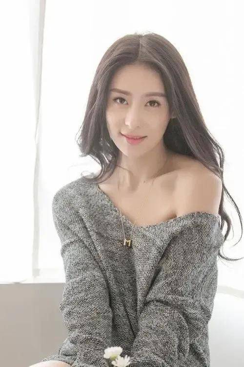 贾青并没产生什么影响,丝毫不影响他接下来的感情,他的情感史可谓是