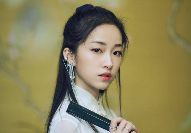 另外要说的一位,就是男主孙泽源了,在剧中饰演的就是言希.