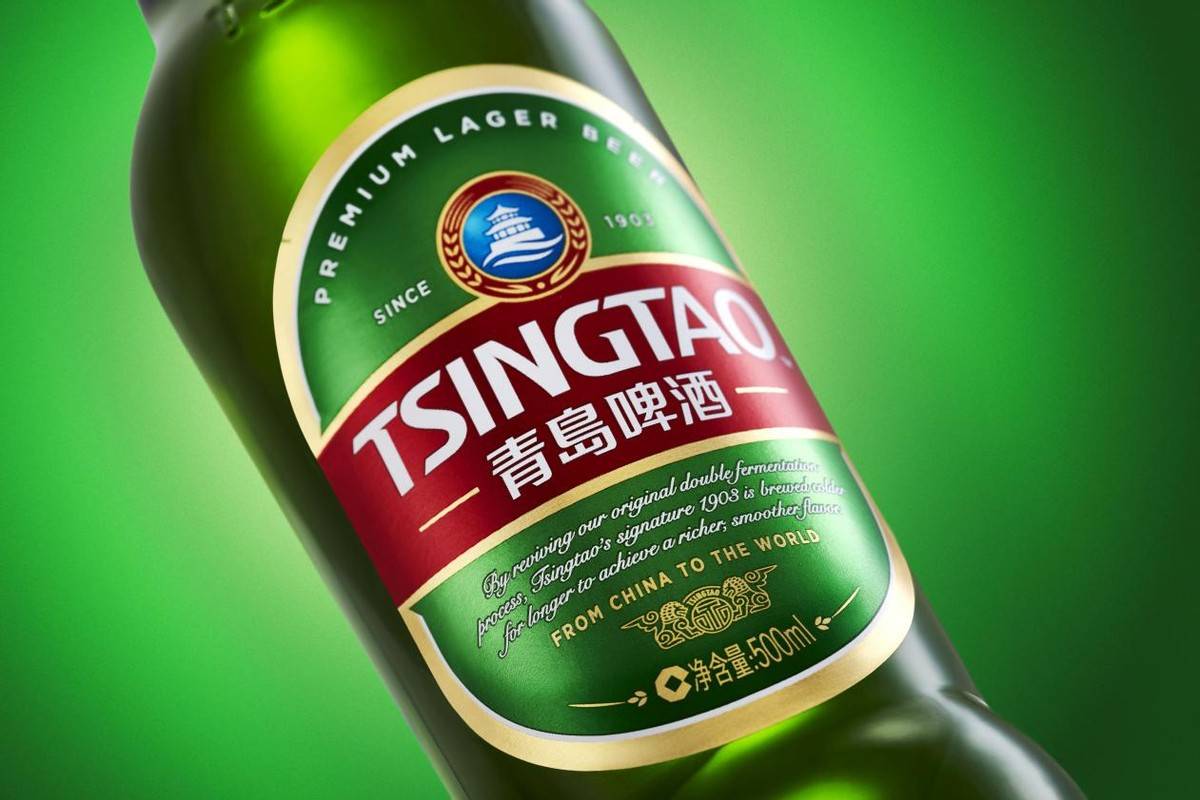 在此背景下,青岛啤酒依然交出了一份斐然的成绩单.这一成绩