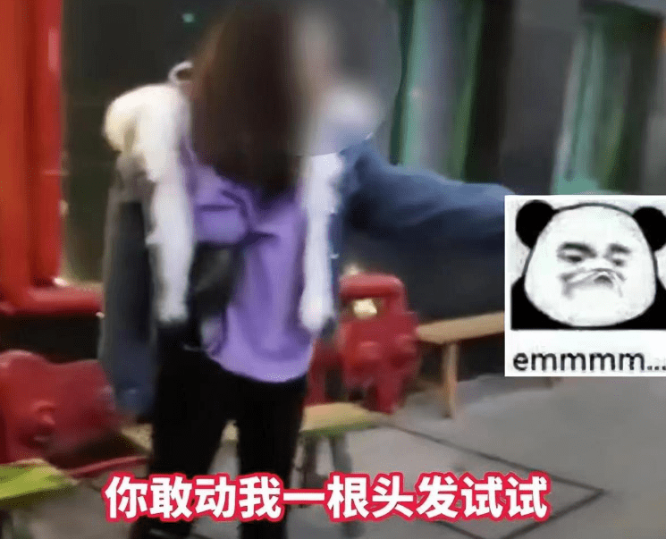 女子高铁霸座骂乘务员臭打工的,为何女子如此趾高气扬？