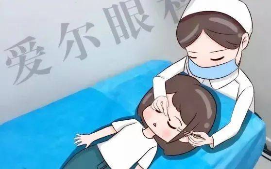 拉紧眼周皮肤,沿睑板腺平行方向按摩,挤压出睑板腺内分泌物,然后擦洗