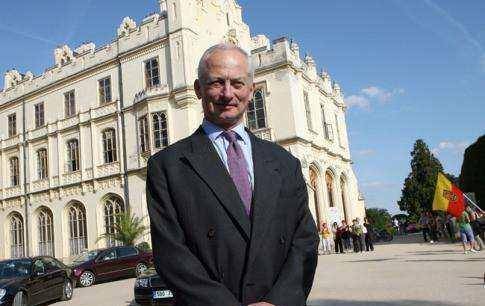 世界上最富裕的"袖珍国",国民富得流油,靠出租国家获取关注度_列支敦