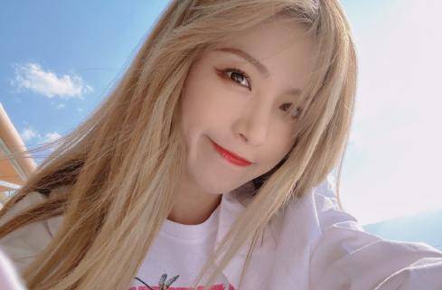 女星孔肖吟承认恋情,被扒和男友亲密同游,对方有娃曾一掷千金_男士