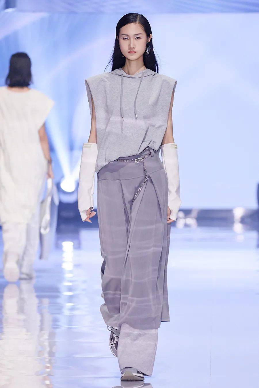 future geek」:yishion 2023 ss fashion show_扬中_广场_控股集团