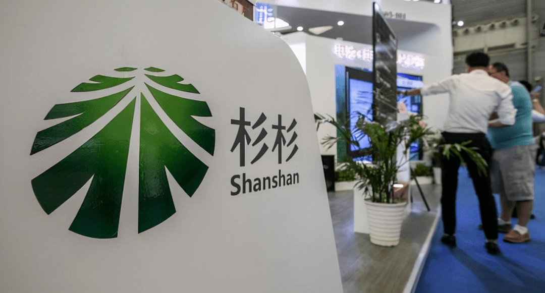 不过,此举却引发郑永刚的遗孀,郑驹的继母周婷的不满.