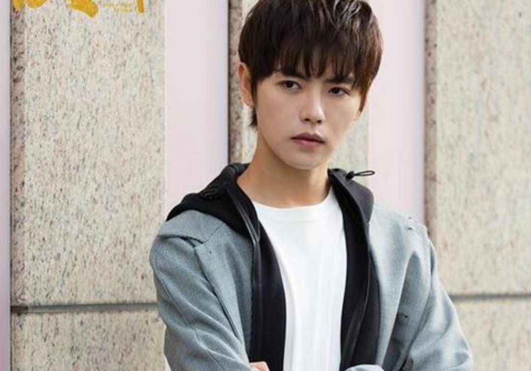 爱豆塌房不稀奇,稀奇的是姚明明作为备胎,分手后也要受牵连_蒋欣_肖宇