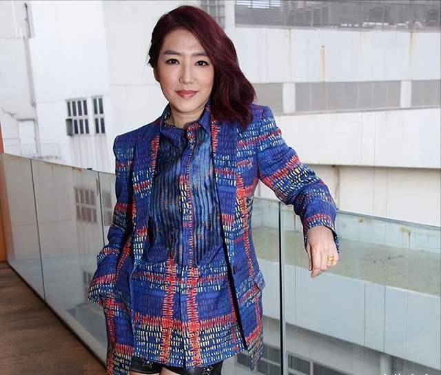 她满族后裔擅演美女,被封最丑穆念慈,57岁未婚,与黄日华传绯闻_关宝慧