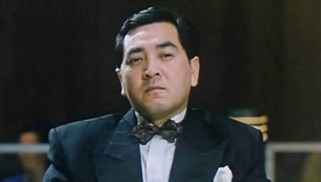 经常会出现剧组工作人员充当演员的情况,刘镇伟与元奎两位导演,都分别