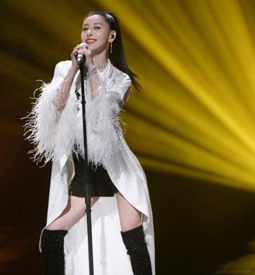 "浪姐"贾青混乱上位史:送导演安全裤,被王思聪一句话打回原形_秦奋