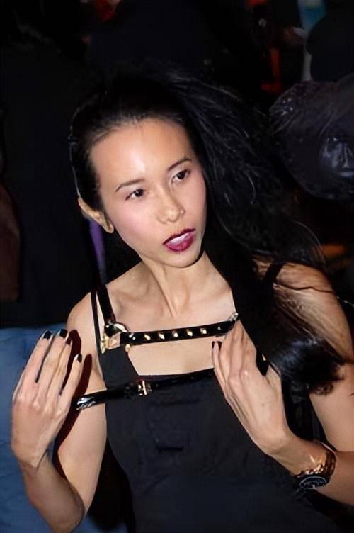 长相并不出众的莫文蔚凭什么能红这么多年?_身材_港星_眼睛