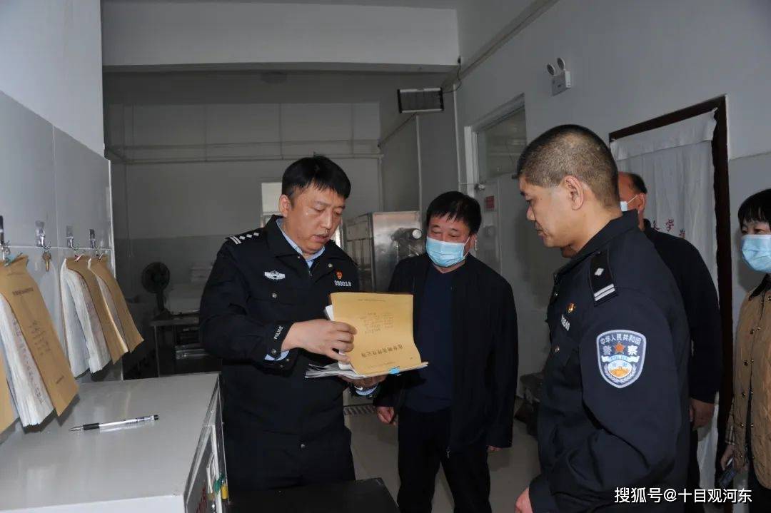 芮城县副县长,公安局局长张文杰对学校食品安全工作进行督导检查