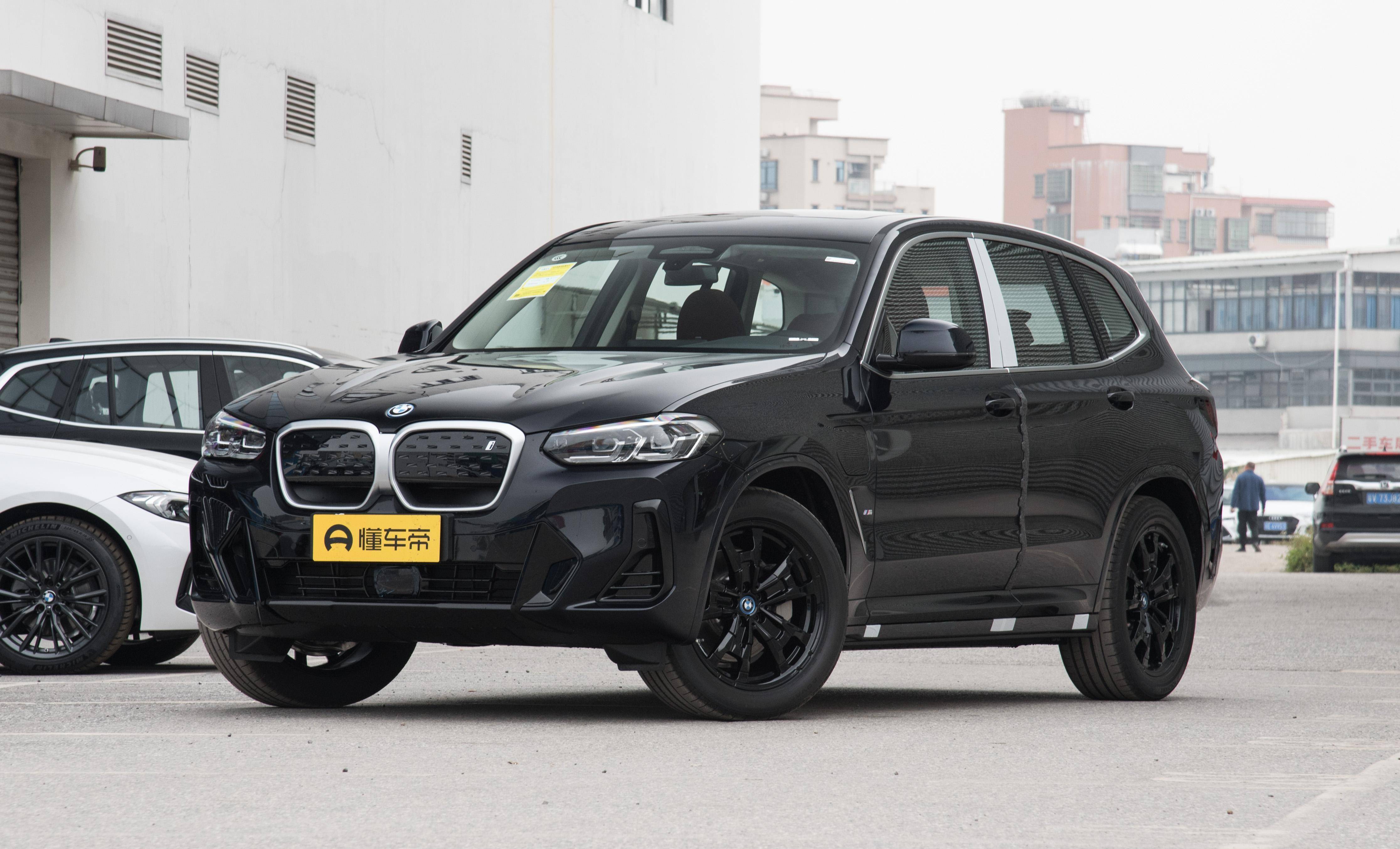 拥有286匹马力,纯电续航里程550km的宝马ix3是否值得入手_搜狐汽车