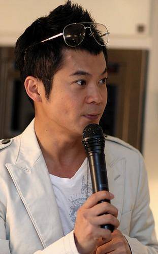 她演过东方不败,是最美何仙姑,却遇上渣男,成为街边按摩女_曹国辉