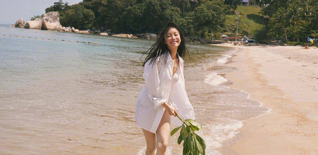 魔鬼身材倪妮,风韵犹存,被怀疑"花瓶演技",高颜值展示上位史