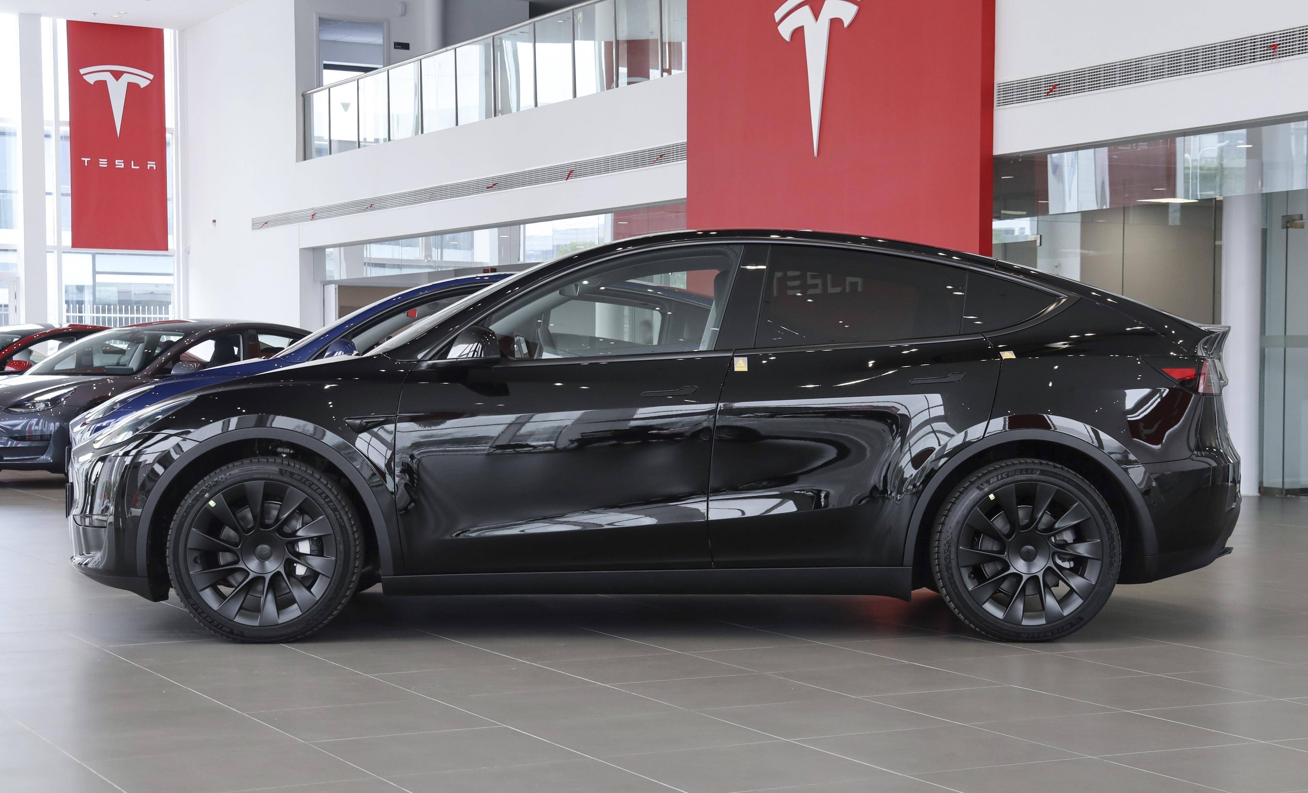 特斯拉全车低压没电,怎样应急启动车辆,知道方法别乱