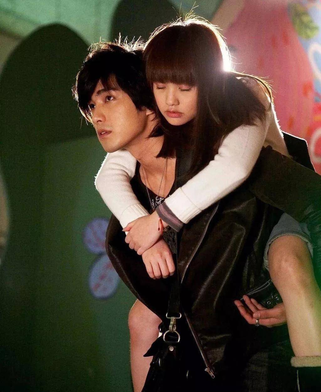 剧中,贺军翔饰演的阿猛,调皮腹黑,总是喜欢欺负齐悦(杨丞琳饰演