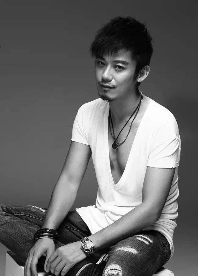 勇敢的卢芳生:海归学霸,半路转行弃商从艺,如今演反派悄悄走红_芦芳生