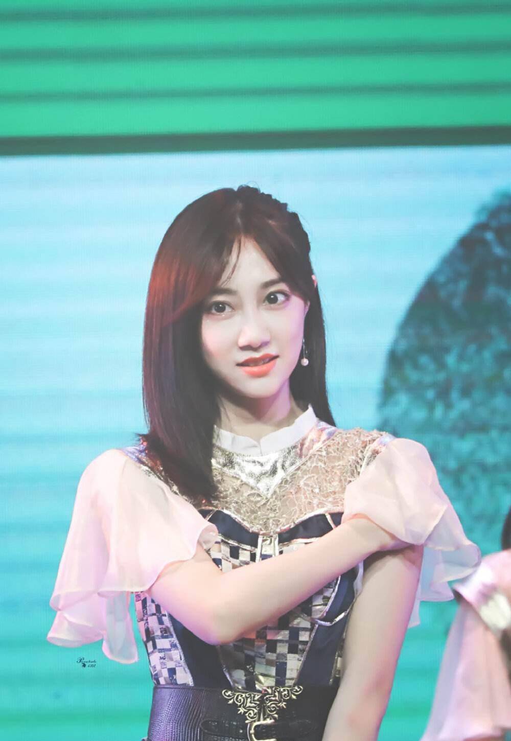 冯薪朵:因为爱上渣男,snh48队长为爱退圈,背负百万违约金_陆思恒_偶像