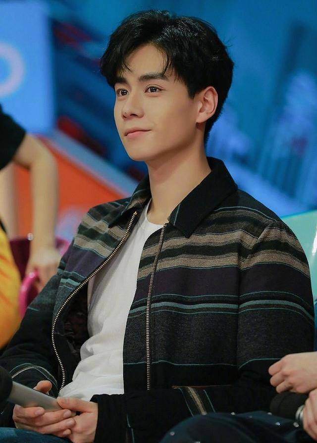 胡一天唱歌微笑耍帅,综艺感却为负数,江辰人气是否还会继续爆棚