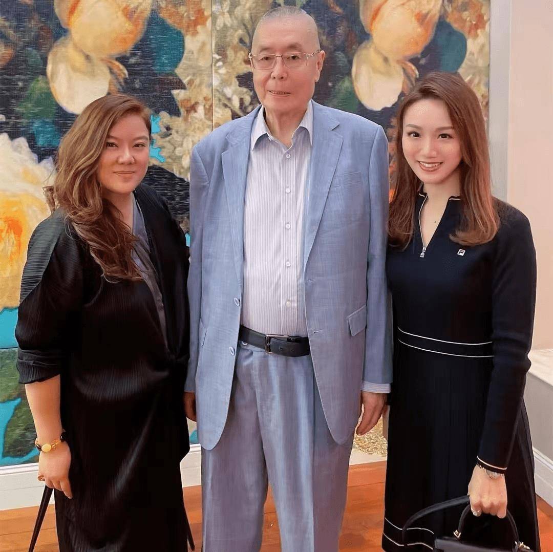 83岁刘诗昆为2岁女儿庆生,贝贝五官超像他,48岁娇妻小腹凸起疑怀二胎