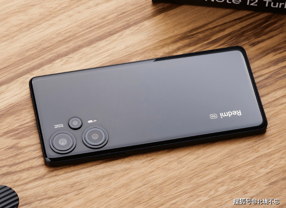 原创
            百万跑分仅1999元起，256GB+5000mAh+OIS防抖，最高可选1TB存储4