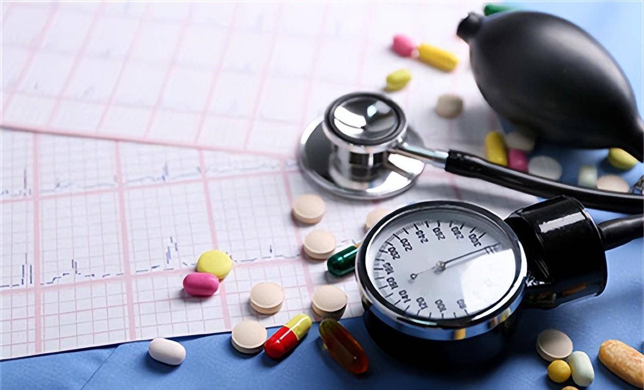 也不要停止药物,因为可能导致血压突然升高,导致严重的并发症,因此在