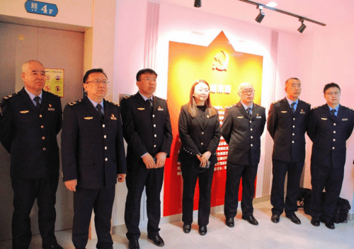 新民市应急局组织参观《档案里的红色新民》(图4)