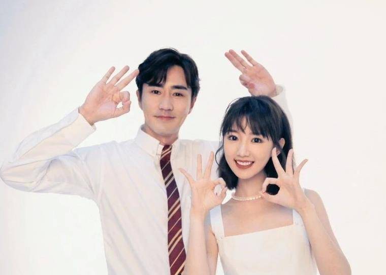 杨玏与毛晓彤拍情侣照,天桥壁咚太甜,父亲杨立新告诫别找洋女友_互动