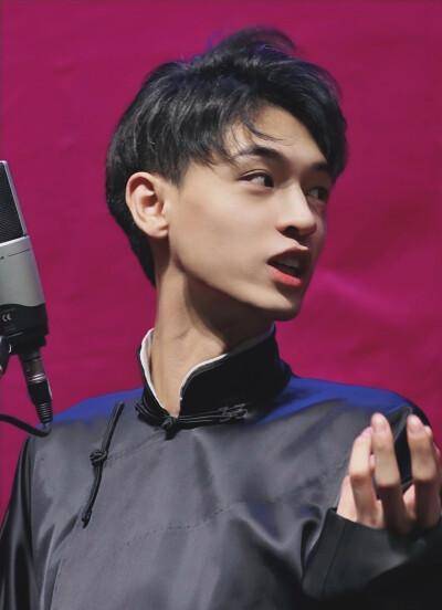 秦霄贤夺冠内幕被曝出,老郭为捧徒弟玩阴招,高晓攀早就道出内情_相声