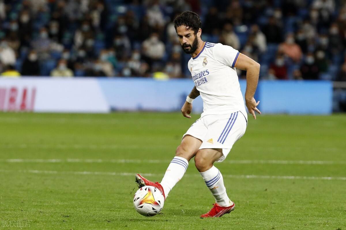 欧冠小组赛首轮马拉加对阵泽尼特足球俱乐部,年仅20岁的伊斯科在开场