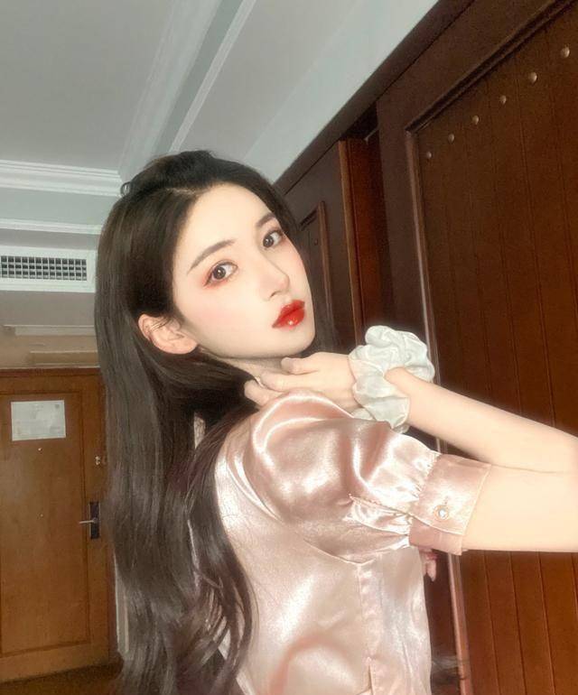 变性的网红明星盘点,从男生成为女生,是自找苦吃还是勇敢做自己_艾比