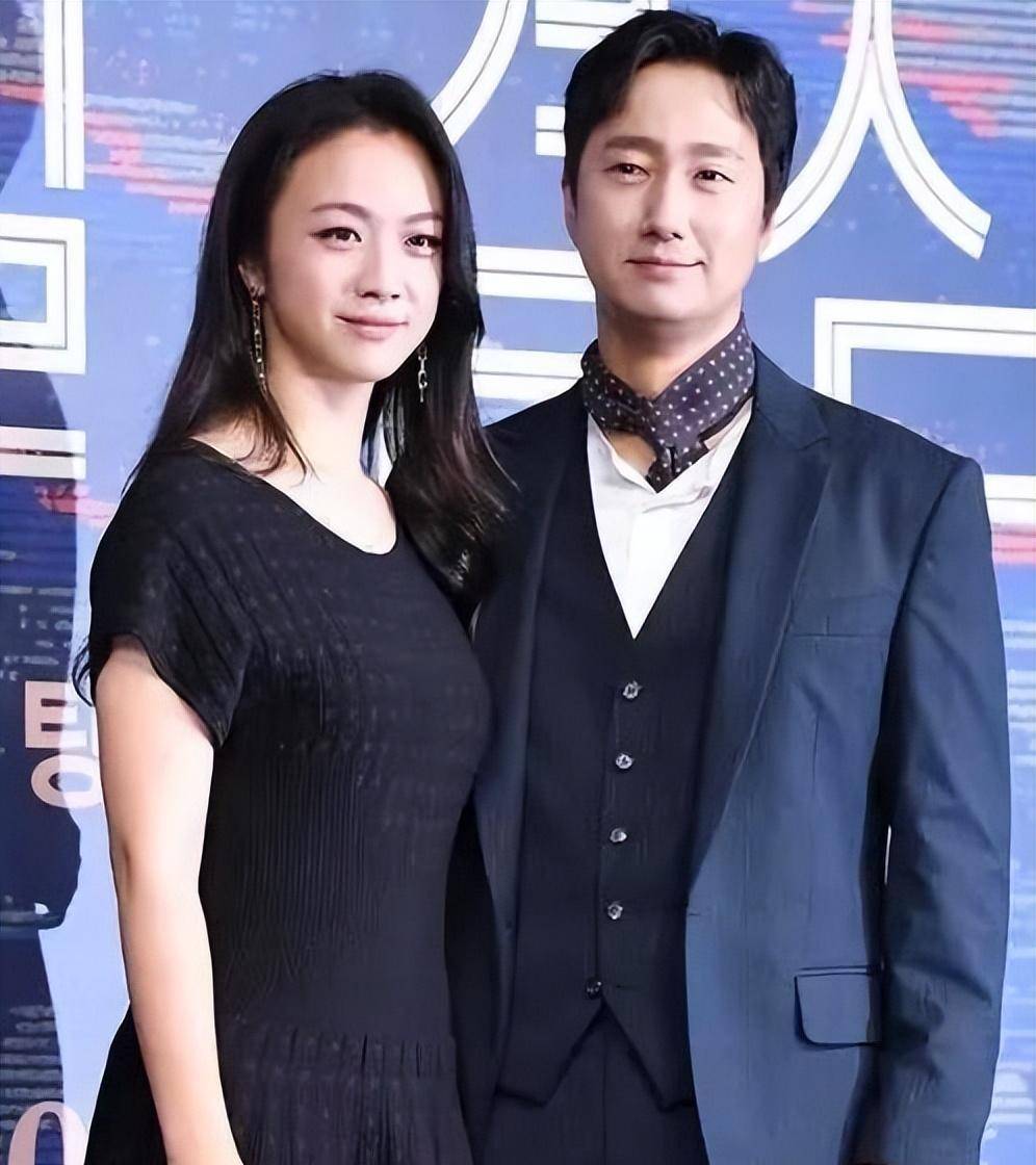 汤唯携夫回乡村扫墓,素颜脸蜡黄显老气,10人4个菜被嘲太抠门_金泰勇