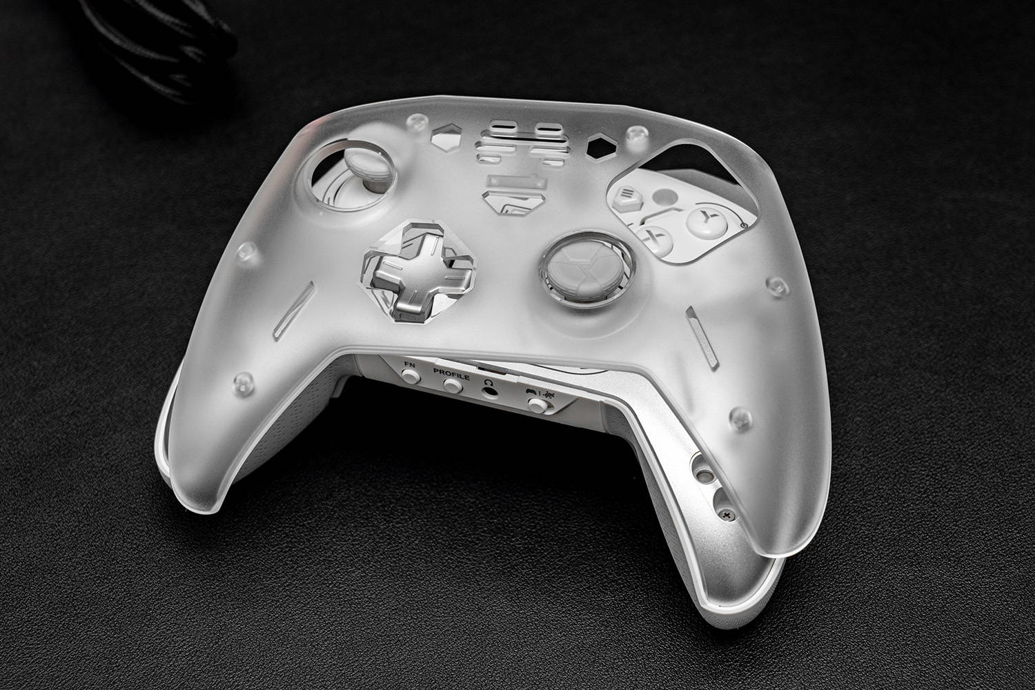 全平台通吃、瞬发光轴微动、六轴体感，北通宙斯2游戏手柄评测