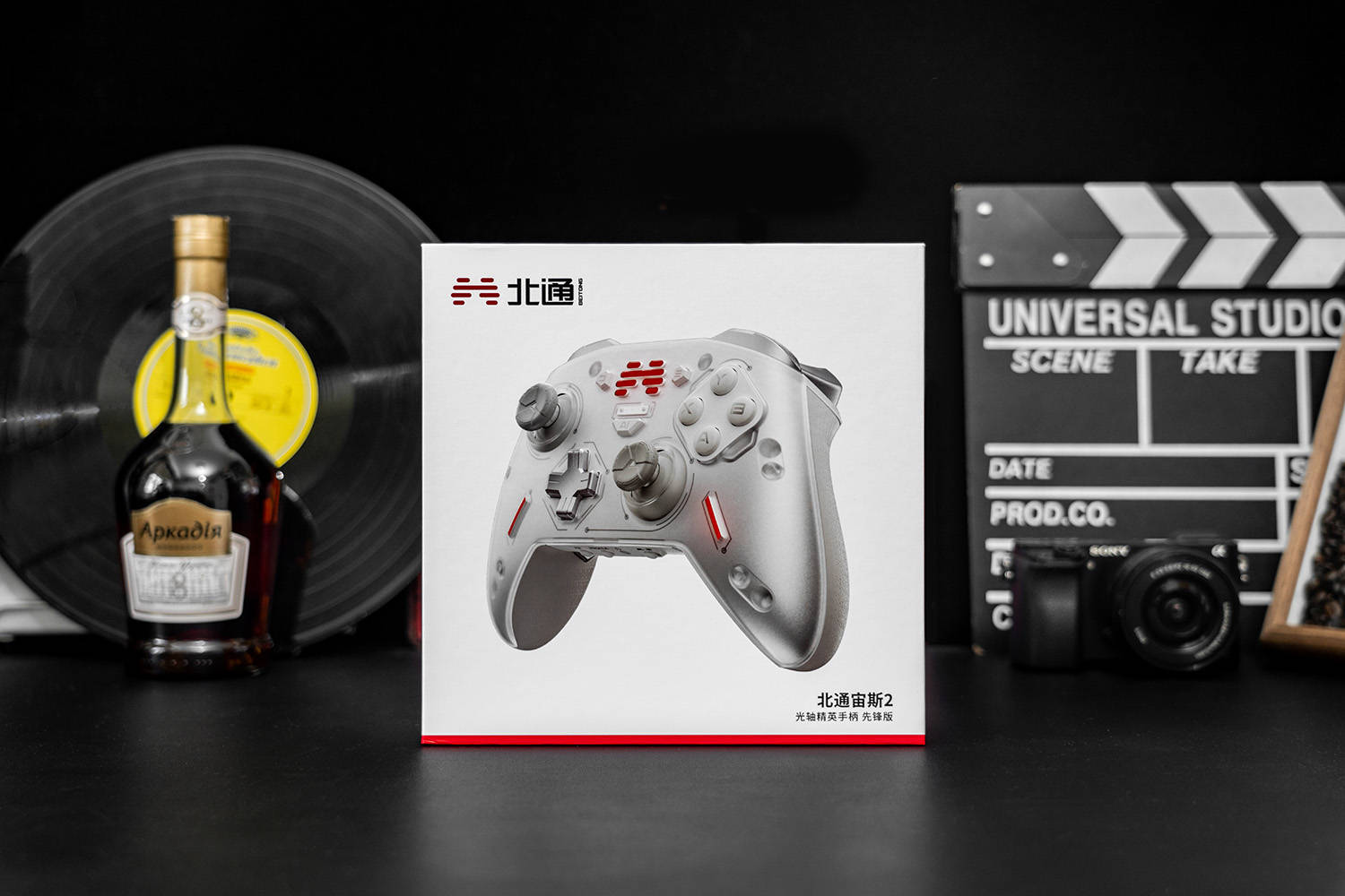 全平台通吃、瞬发光轴微动、六轴体感，北通宙斯2游戏手柄评测