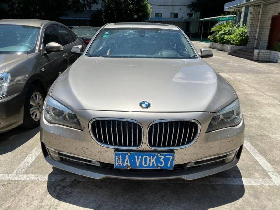 福建省福州市一辆宝马小轿车将以20万起拍,车牌为陕av0k37