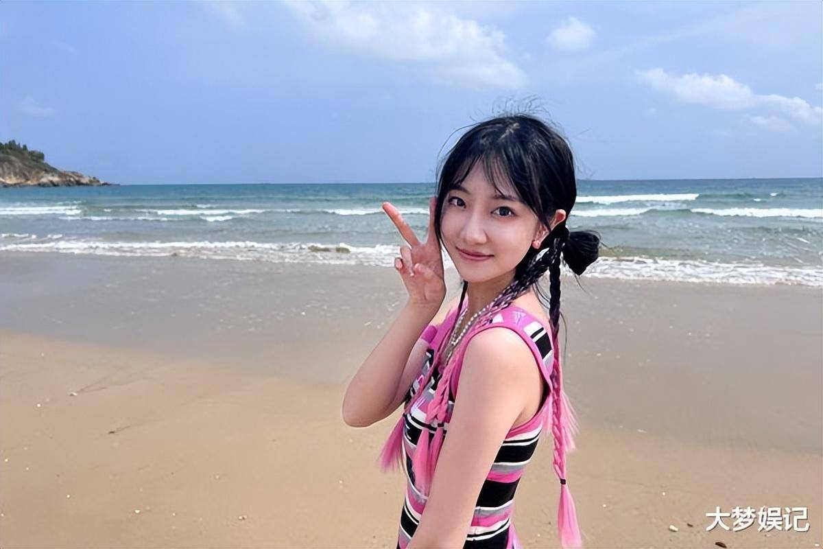 女星冯薪朵曾是团体"snh48"一员,2023年初被拍到跟舞者陆思恒在一起