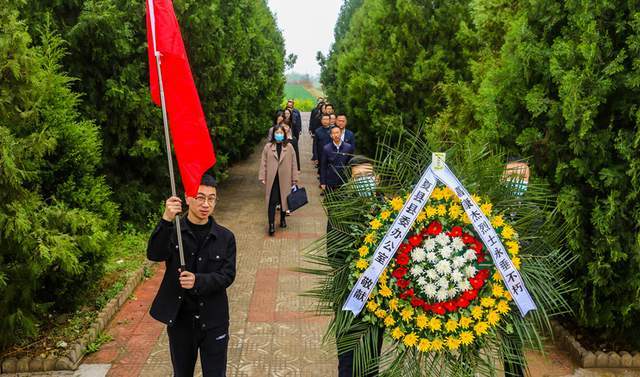夏县县委办党员干部清明祭英烈_活动_嘉康杰_工作