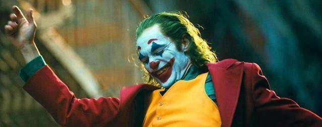 《小丑2》新视频:哈莉奎茵楼梯疯狂乱舞,两人毒害爱情再现_电影_亚瑟