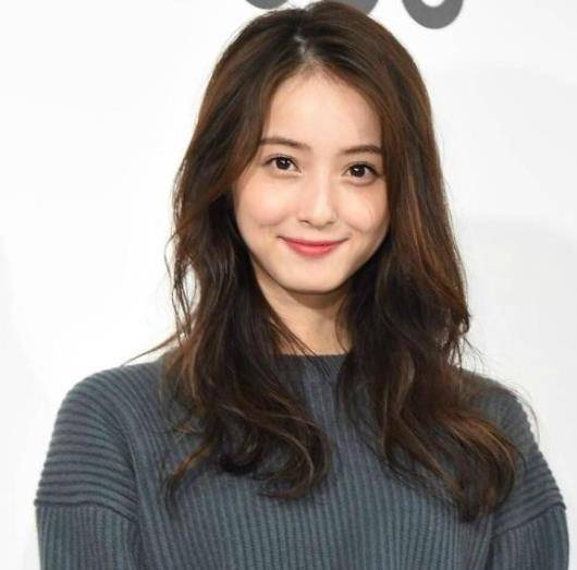 比如佐佐木希,她老公出轨,但她并不打算离婚或者分