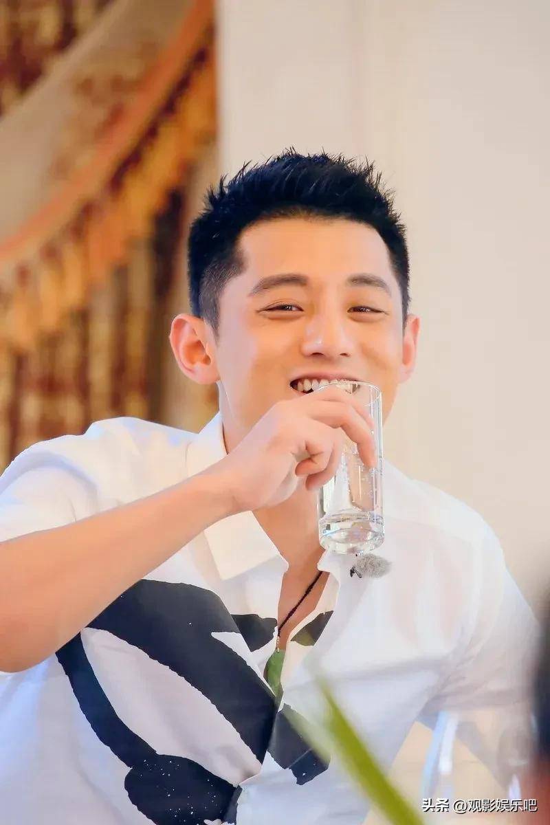 张继科年收入曾高达6000万!16岁因涉及玩耍而离队_网络_图片_乒乓球