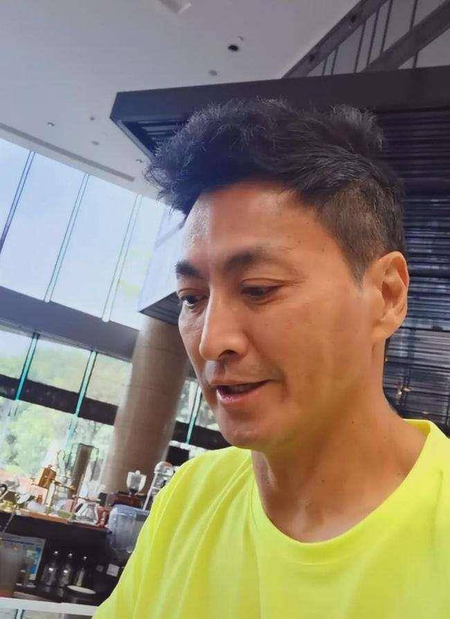 今天,何家劲再次晒出女婴照片,并没有否认人们的猜测.