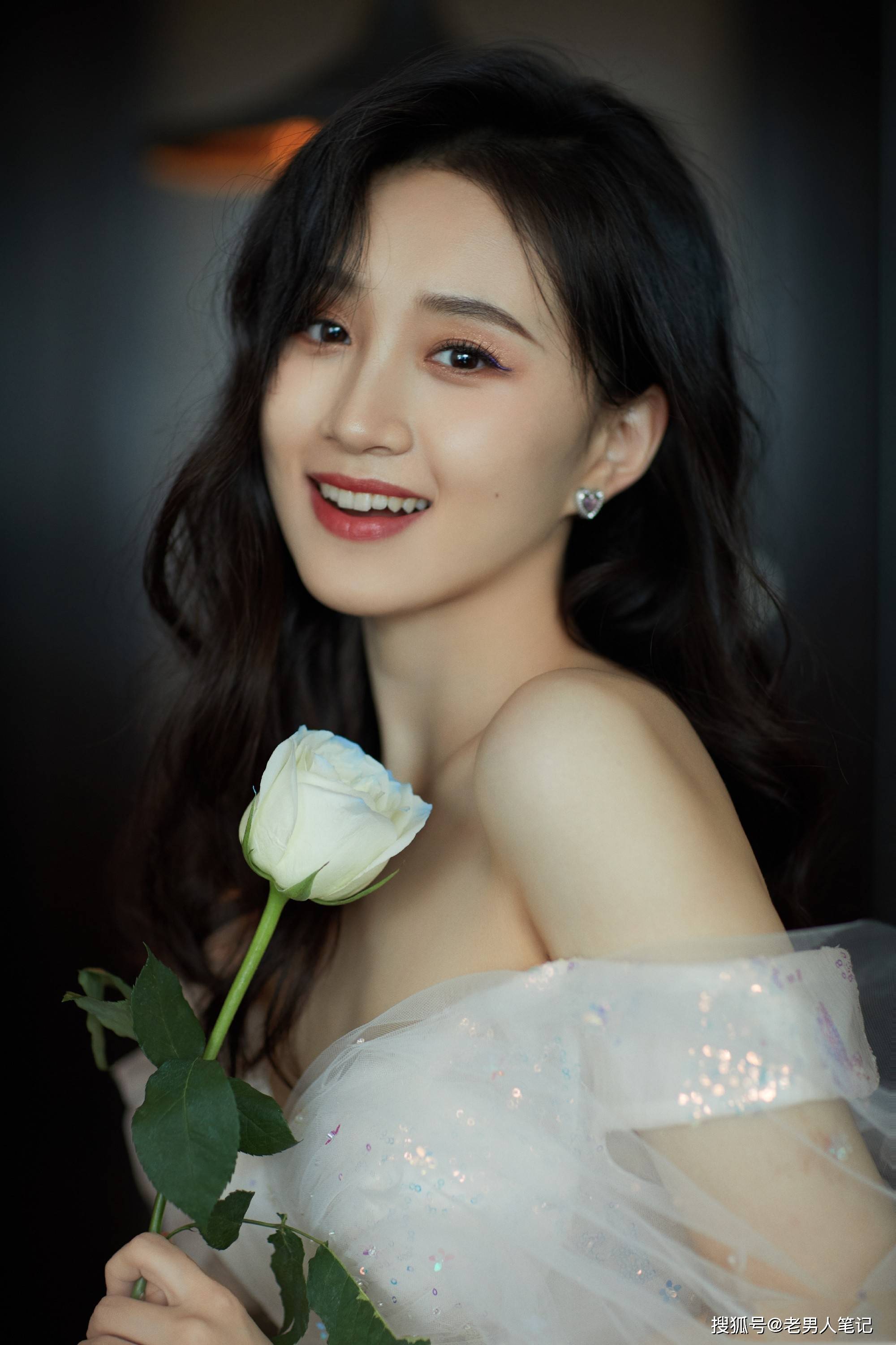 "老默的女儿":春花烟雨美照来袭,小姐姐被低估了_程金铭_狂飙_文艺