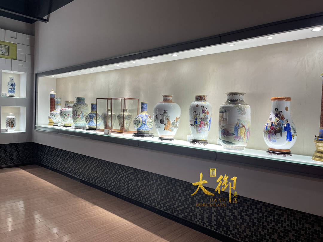 在瓷器的制作上,御瓷坊一直以求精致细巧,从原料