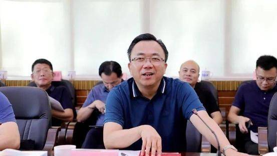 履历曝光令人唏嘘:从中学教师逆袭至副市长_问题_梅州市_大学生
