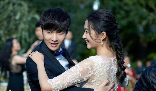 张艺兴不懂爱,关晓彤不要,杨紫也不要,怎么就成了"选妃"呢_徐峰立