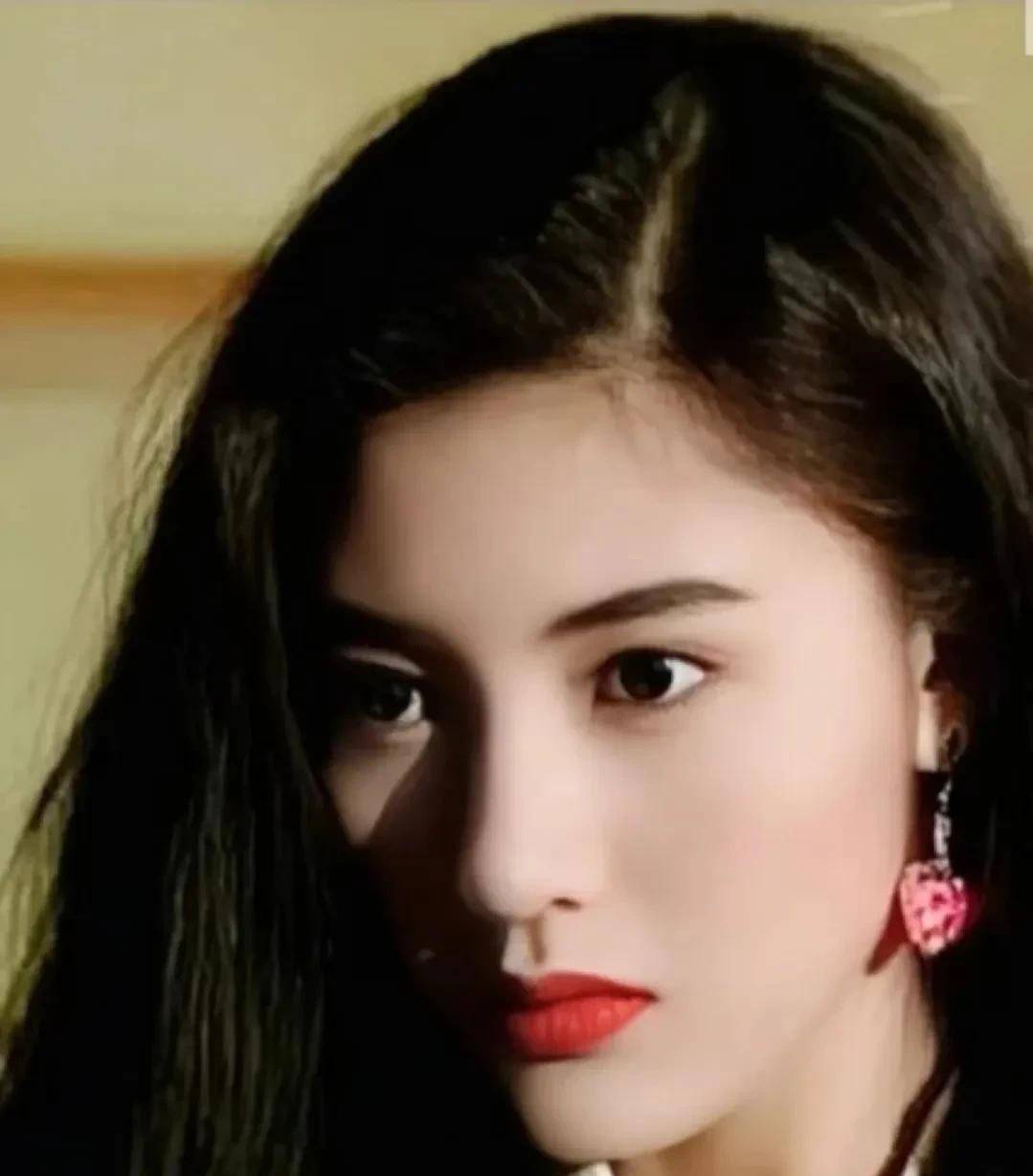 回顾最美港姐李嘉欣8段潇洒爱情,个个非富则贵,最后嫁入豪门_刘銮雄