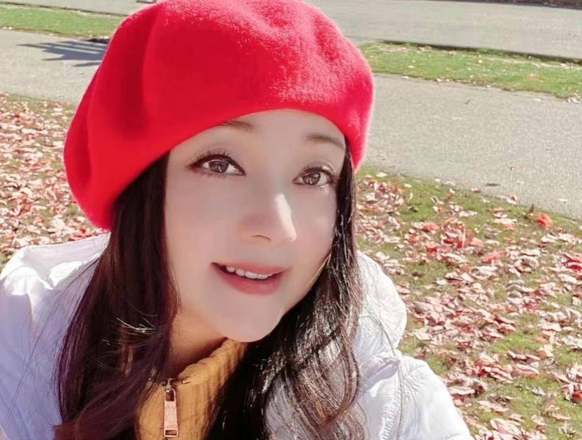 57岁薛宝钗张莉加拿大庆生!