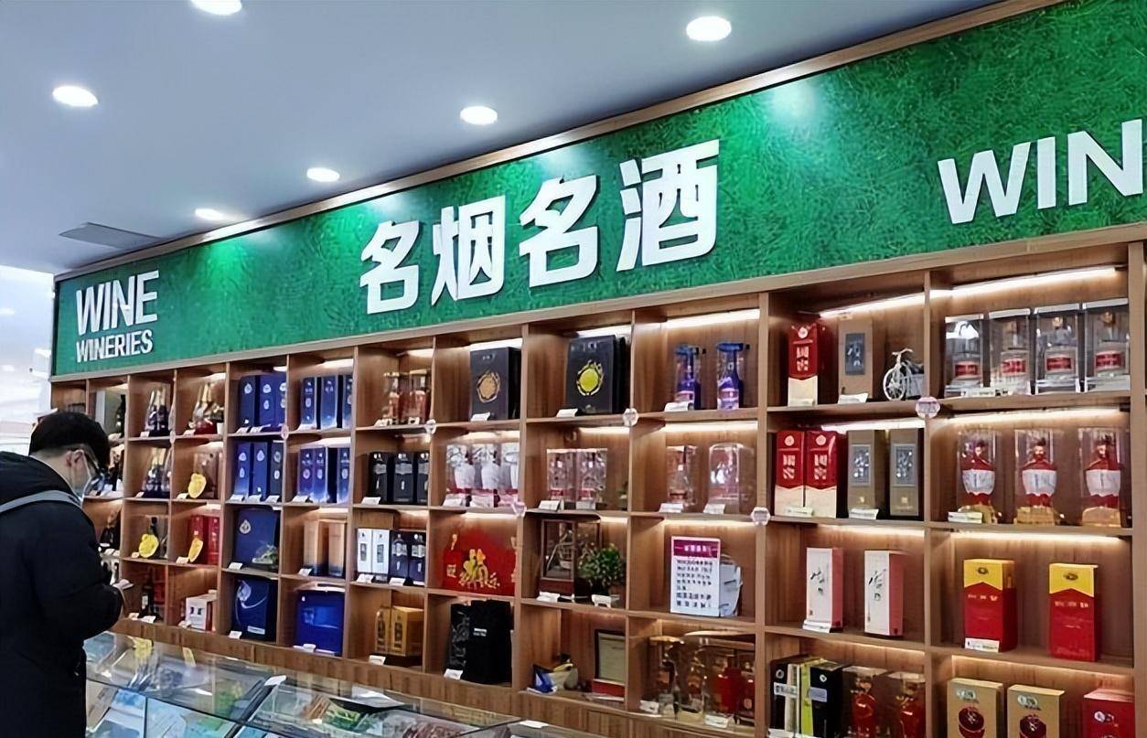 95后小伙辞职开烟酒店,竟然半年开出三家分店,他怎么做到的?