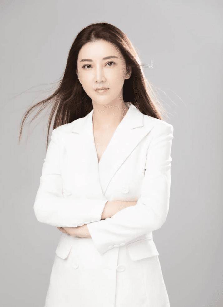 《外来媳妇本地郎》46岁湛江美女伍燕,已嫁富商生子,生活幸福!