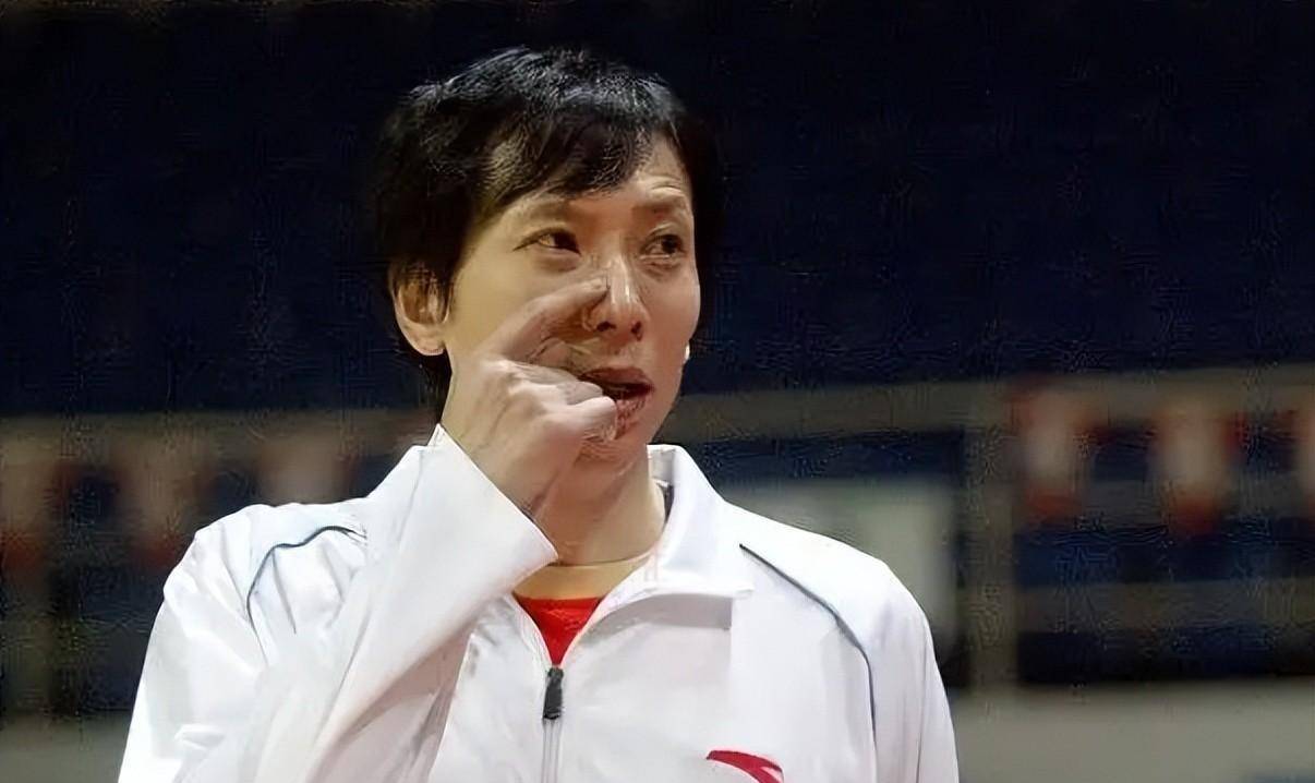 辽宁队助理教练吴乃群之前吴乃群是浙江队的一名球员,不过在退役之后